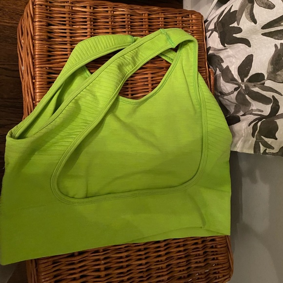 SOLD Green Alphalete sports bra 💚 - Picture 3 of 7